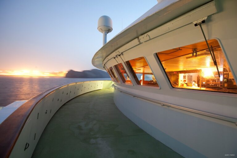 External: Yacht LOALOAT AL BEHAR's Bridgedeck Image