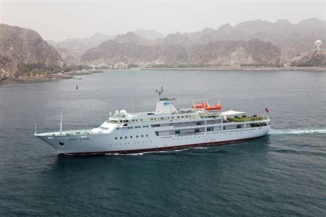 Cruising Aboard Yacht LOALOAT AL BEHAR