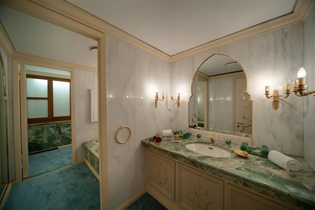 Bath Aboard Yacht LOALOAT AL BEHAR