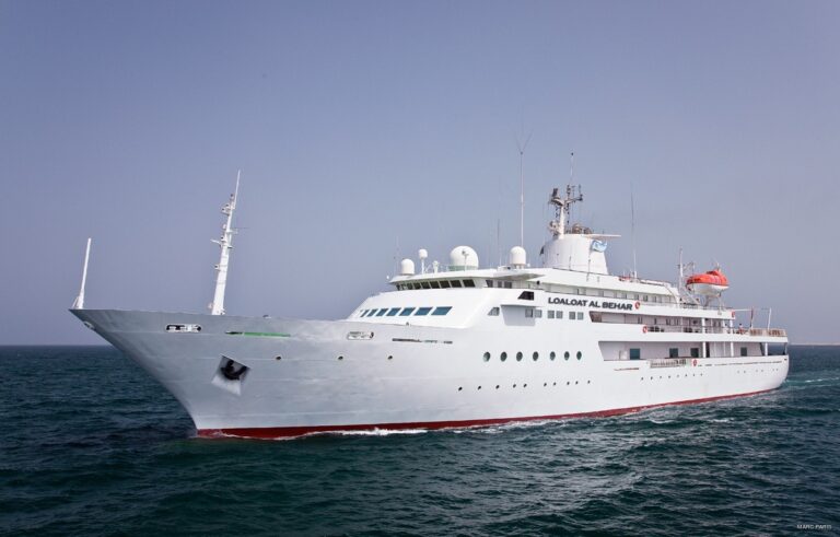 Cruising On Yacht LOALOAT AL BEHAR