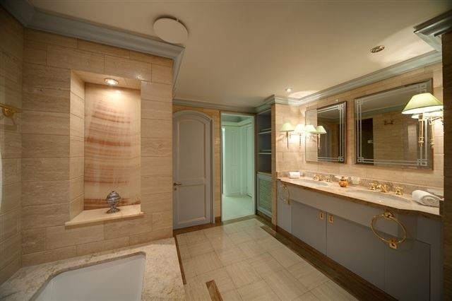 Bath Aboard Yacht LOALOAT AL BEHAR