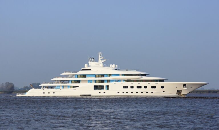 The 104m Yacht QUANTUM BLUE
