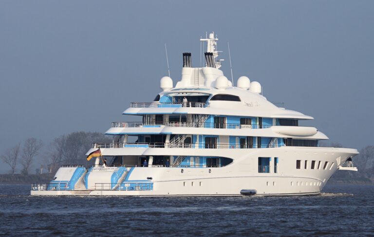 The 104m Yacht QUANTUM BLUE