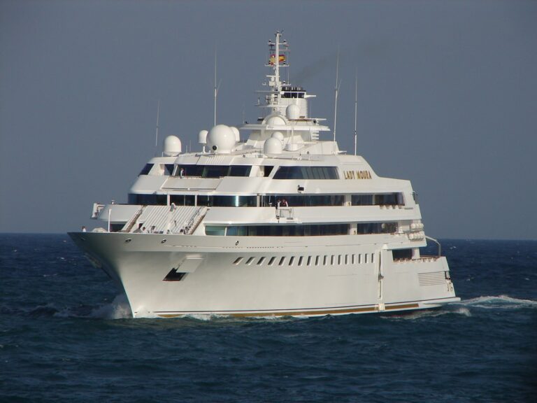 The 105m Yacht LADY MOURA