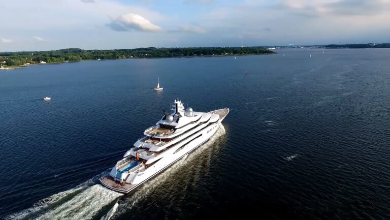 The 106m Yacht AMADEA