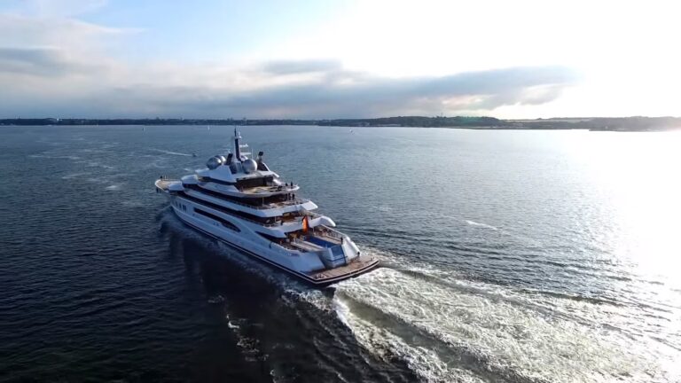 The 106m Yacht AMADEA