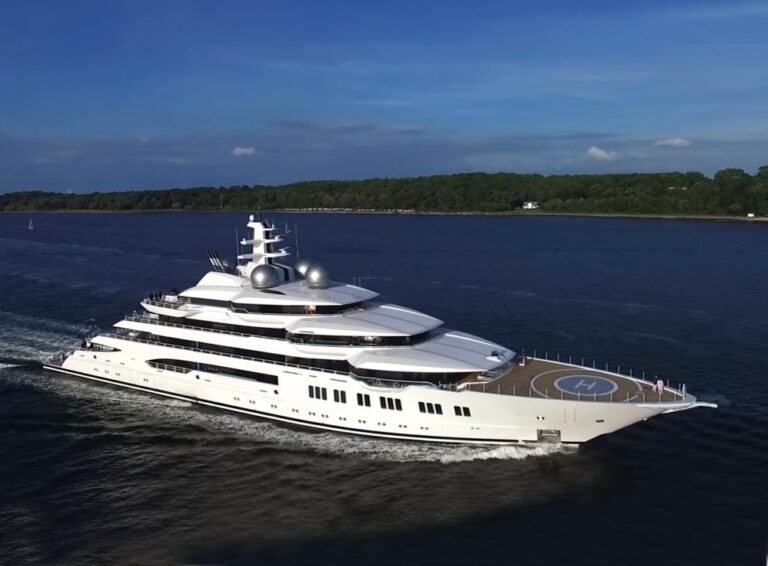 The 106m Yacht AMADEA