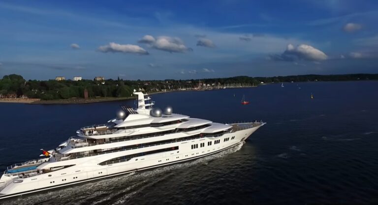 The 106m Yacht AMADEA