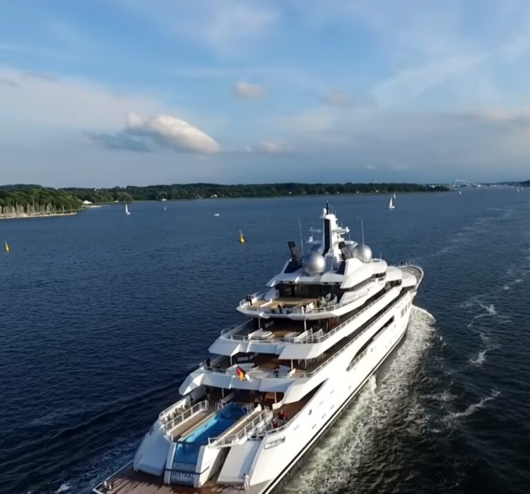 The 106m Yacht AMADEA