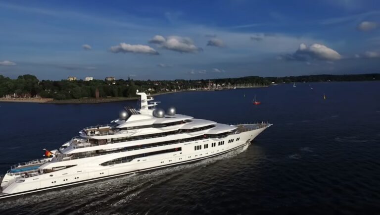 The 106m Yacht AMADEA