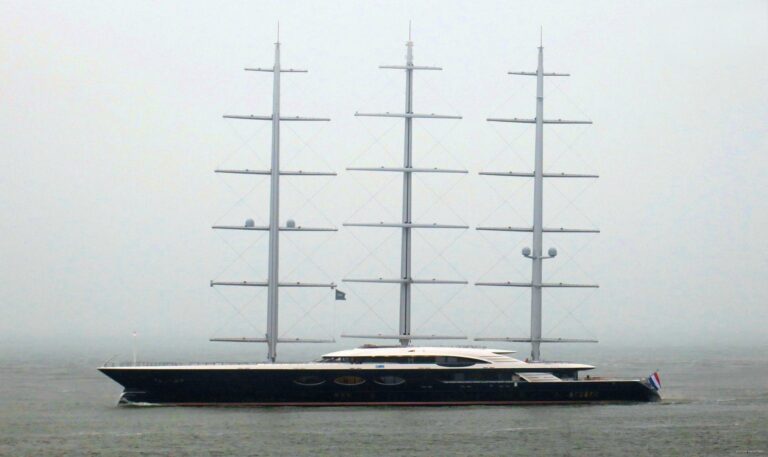 The 106m Yacht SOLAR