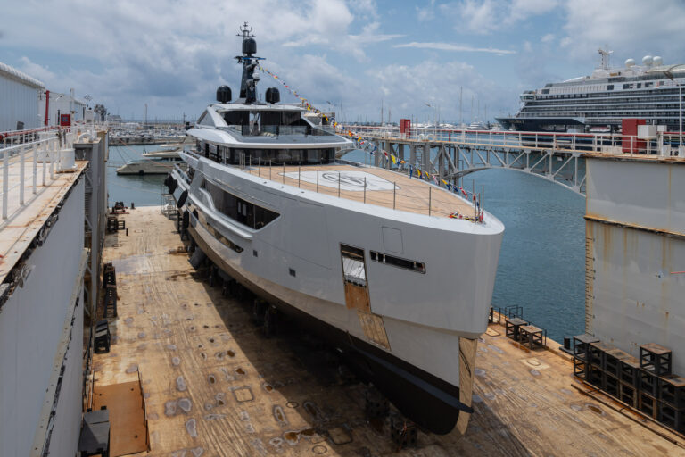 Superyacht BINTA DIAMOND