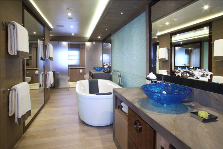 11 Luxury Yacht Lady M Master Cabin
