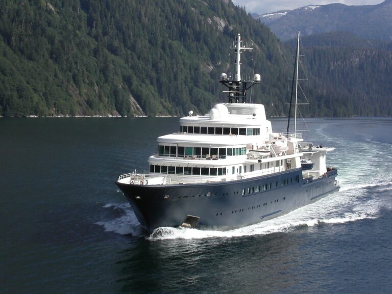 The 113m Yacht LE GRAND BLEU