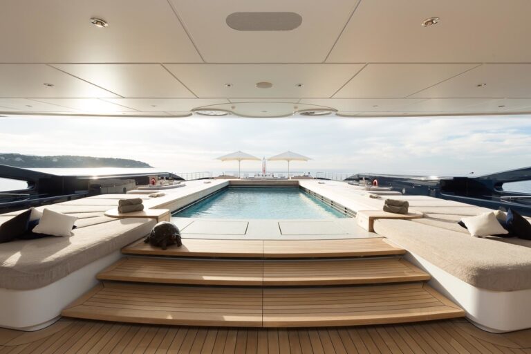 The 115m Yacht LUNA