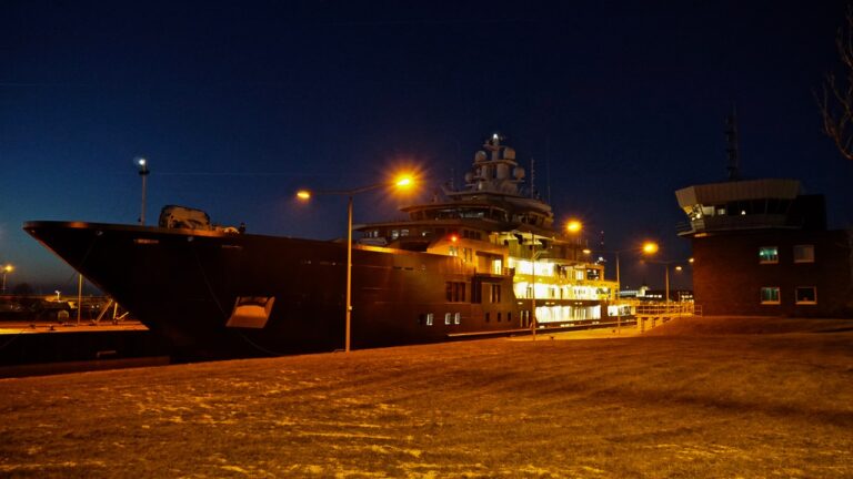116m Mega Yacht U116 - Photo DrDuu
