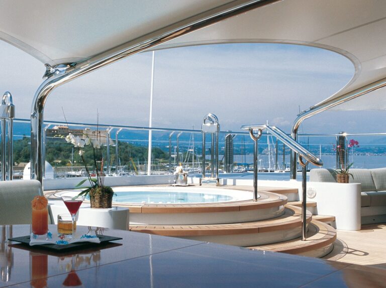 The 126m Yacht OCTOPUS