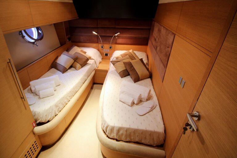 Twin cabin