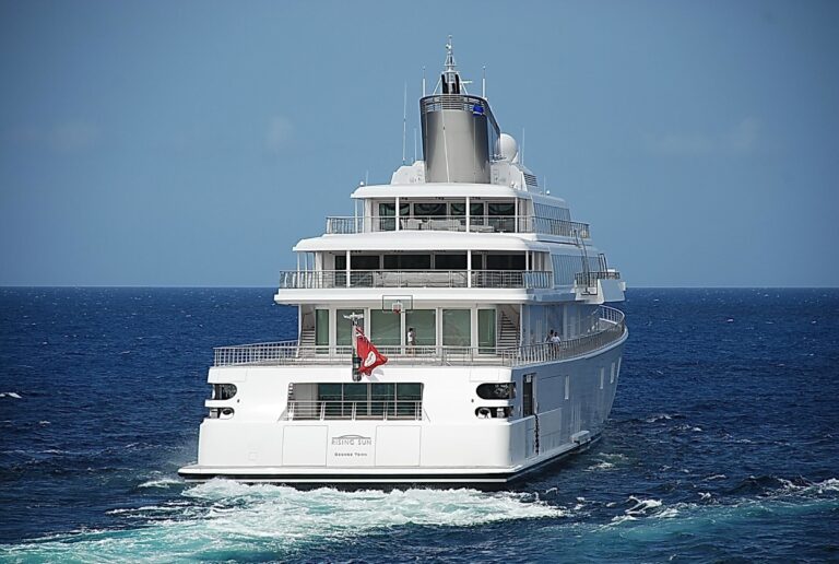 The 138m Yacht RISING SUN