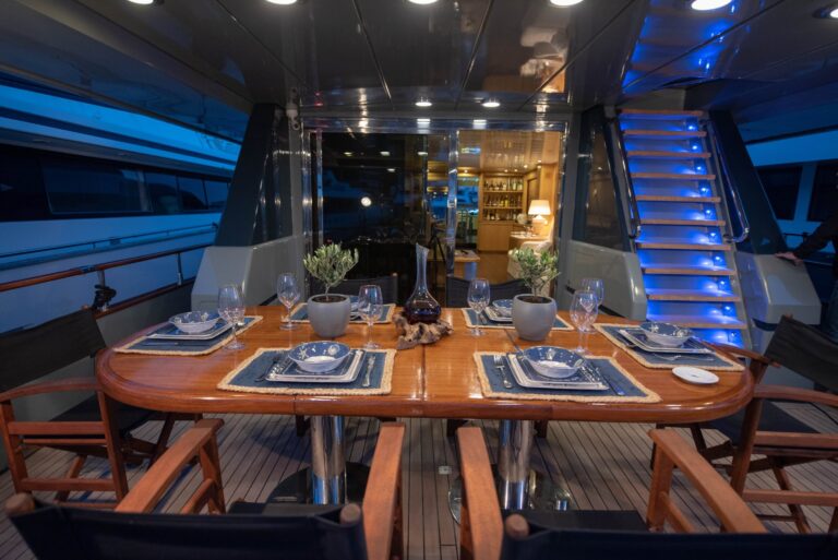 Aft deck dining