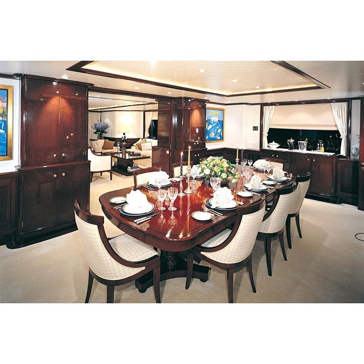 Ilonka dining