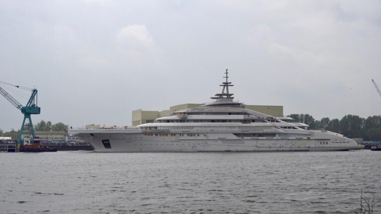 140m+ Project REDWOOD Mega Yacht