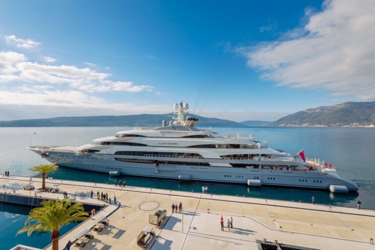 The 140m Yacht OCEAN VICTORY