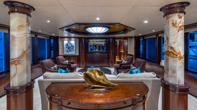 Salon lounge