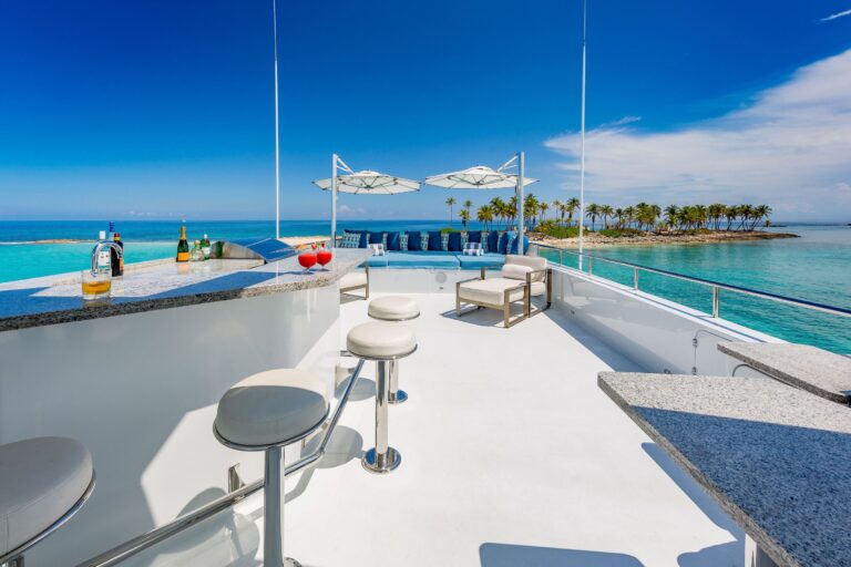 Sundeck bar