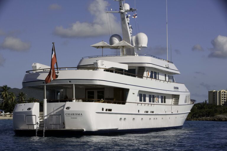 Charter yacht EXPLORA