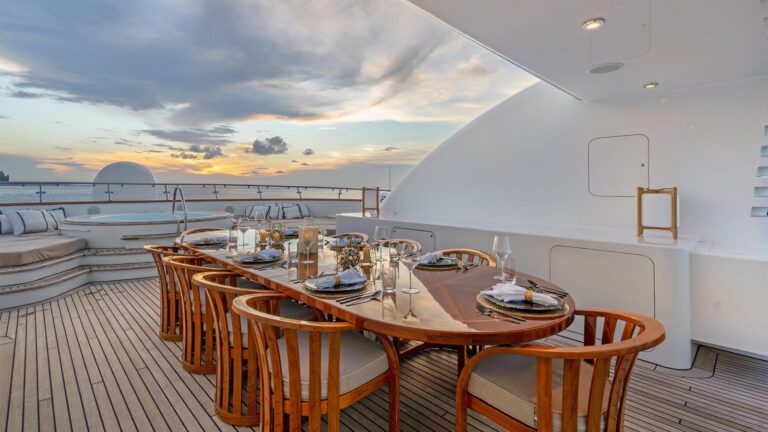 Sundeck dining