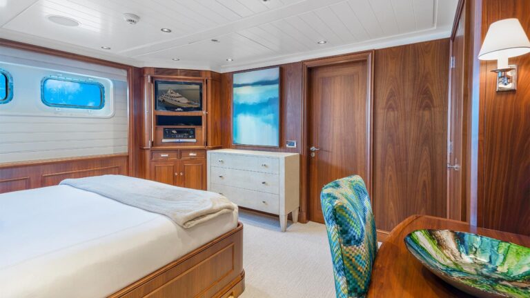 Guest cabin