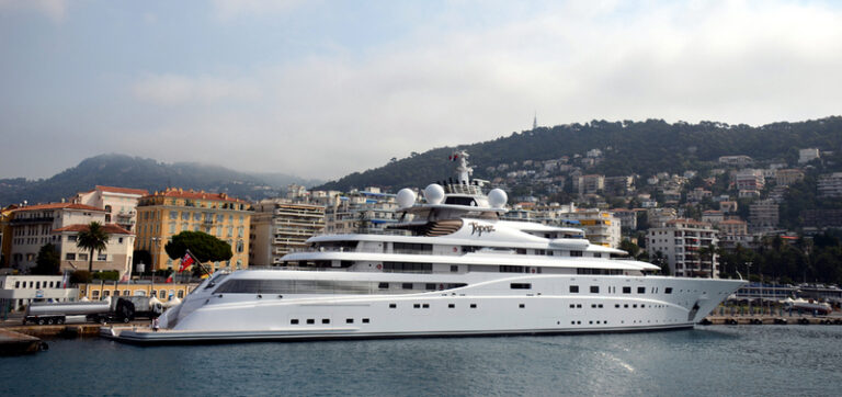 147m mega yacht A+ (ex Topaz)