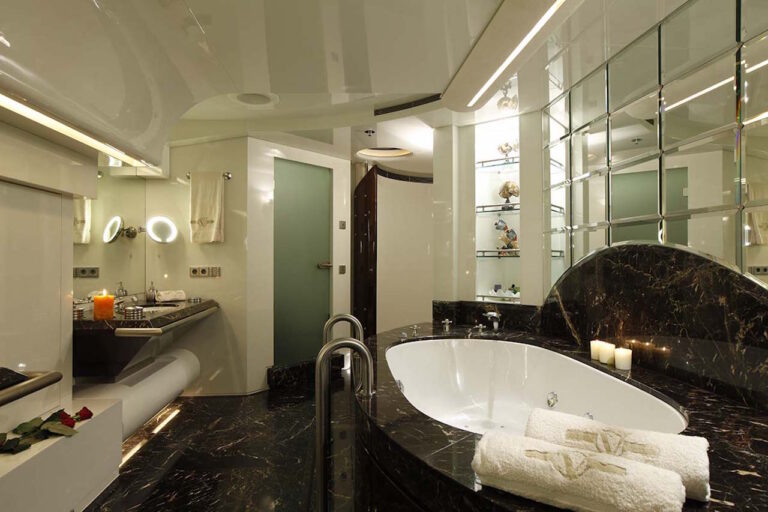 15 Vera Superyacht Master Stateroom Bath