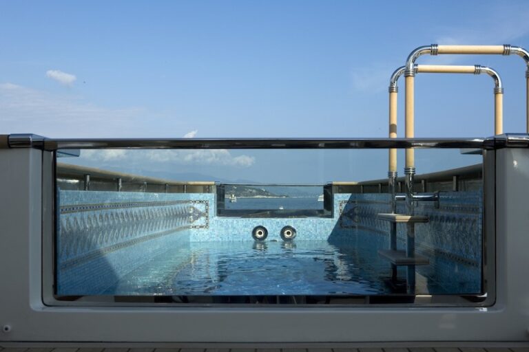 15 luxury yacht ROMANCE swimming pool