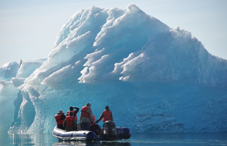Skiff Iceberg