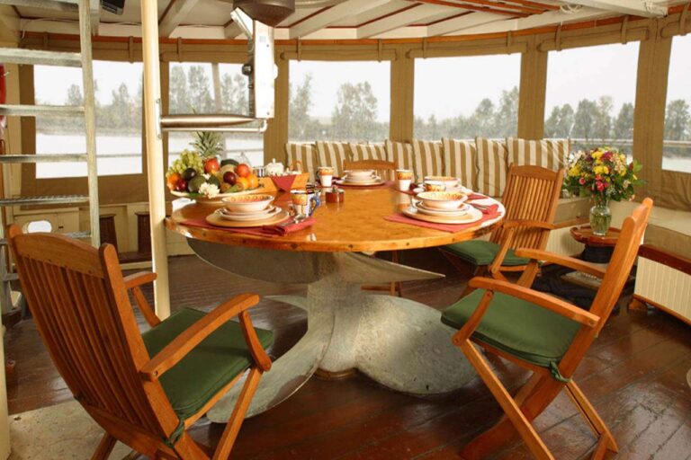 Aft deck dining