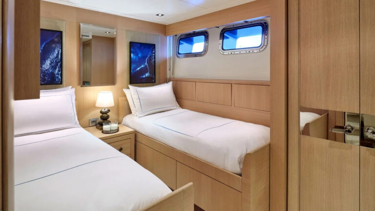 Twin cabin