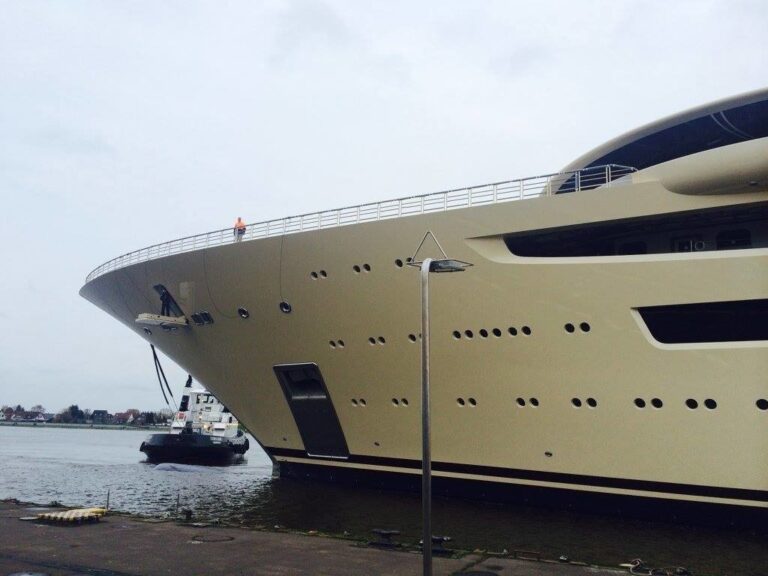 The 156m Yacht DILBAR