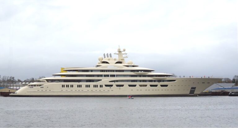 The 156m Yacht DILBAR