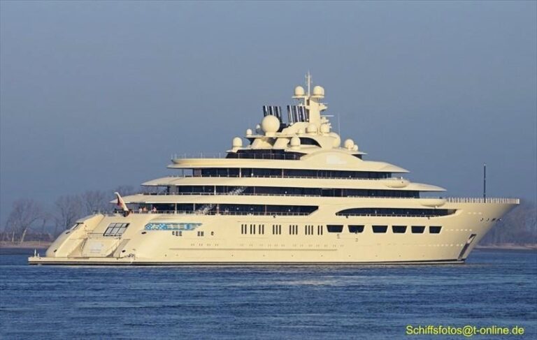 The 156m Yacht DILBAR