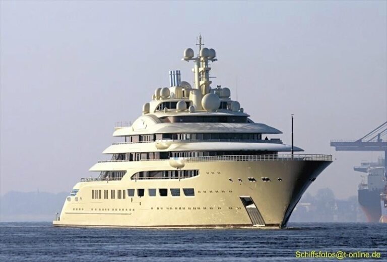 The 156m Yacht DILBAR