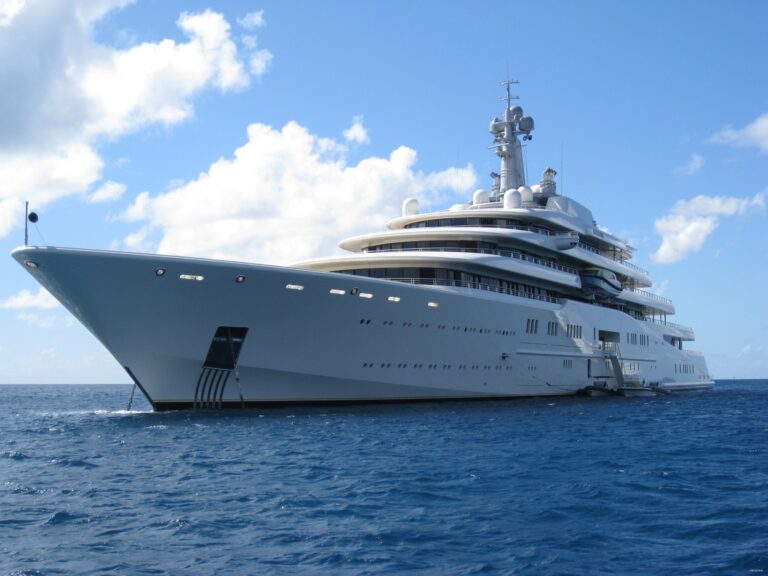 Profile On Yacht ECLIPSE