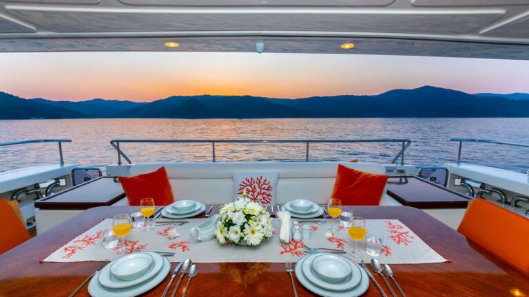 Dining Set Up Al Fresco