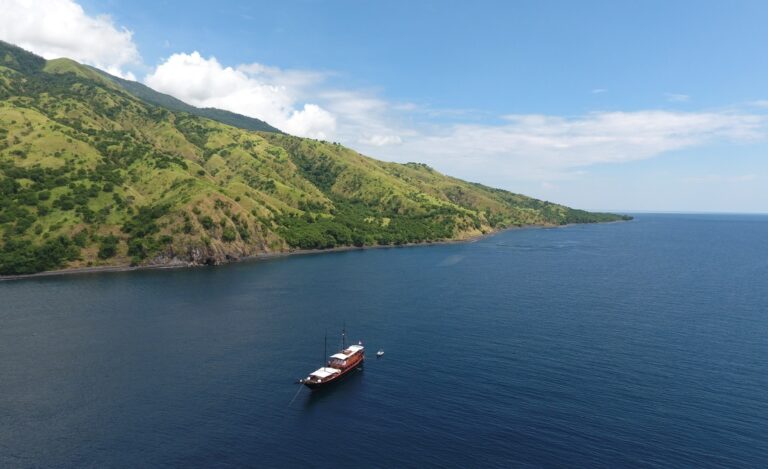 Charter yacht SAMATA