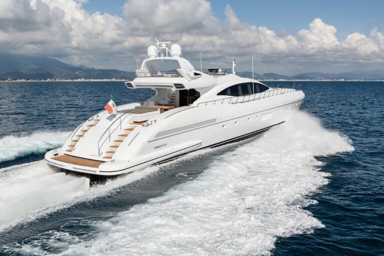 19 Mangusta 132 Yacht - Running Shot