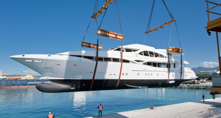 2 Superyacht Mangusta 148 Oceano