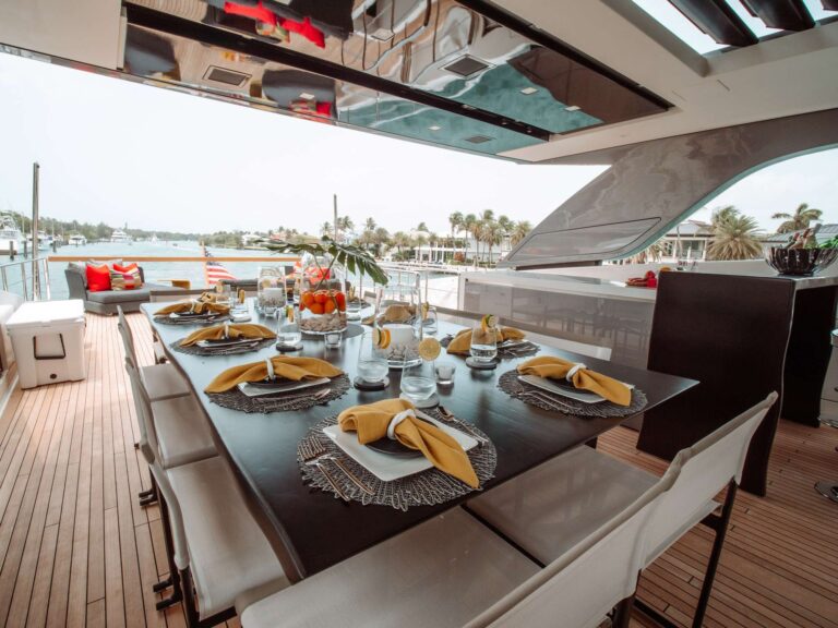 Sociable flybridge
