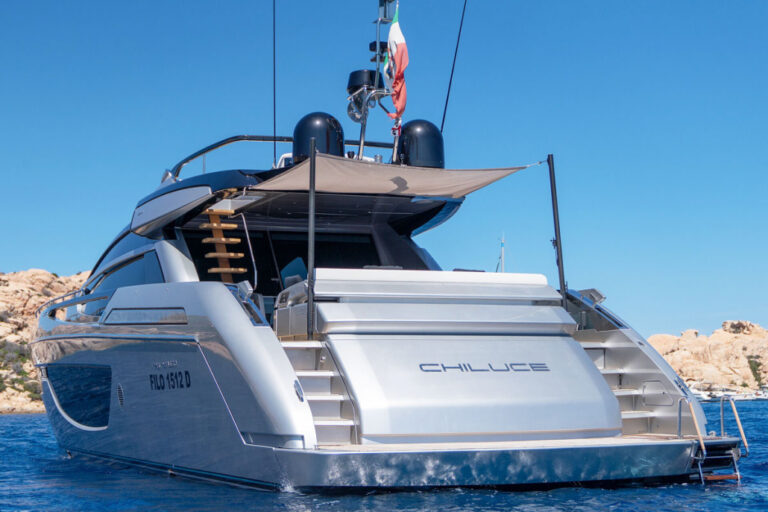 Stern swim platform