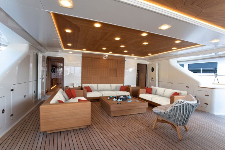 Aft deck exterior relaxation area